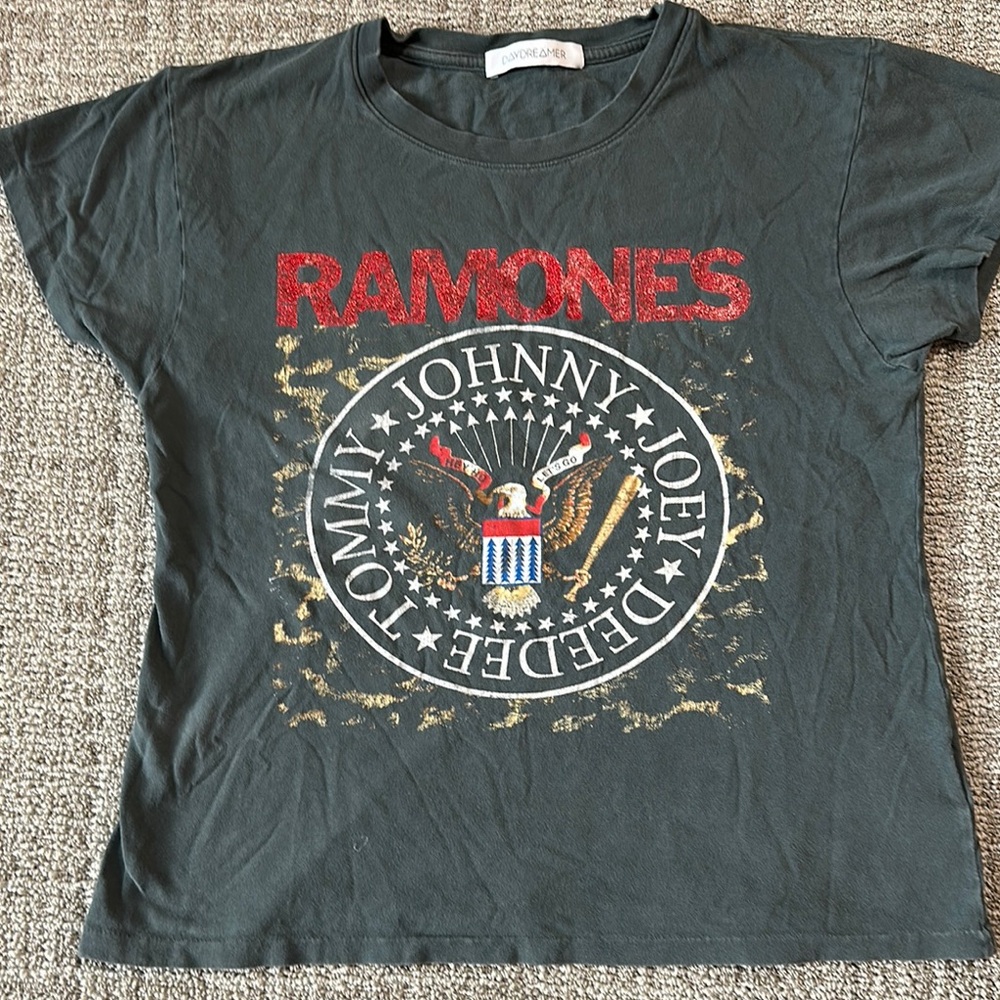 ❤️ 2/$25 Daydreamer Ramones Charcoal Tee with eagle logo size xs